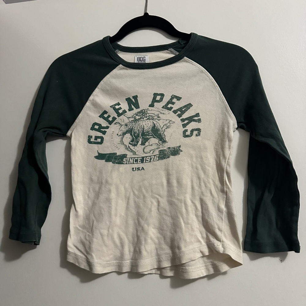 Green Peaks cream and green